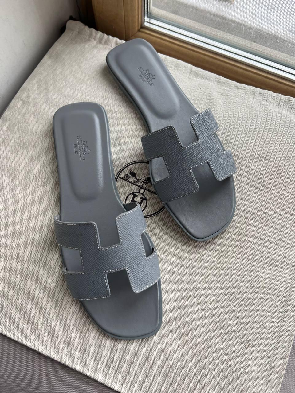 Sporty Low-Top Sneakers - Style 12